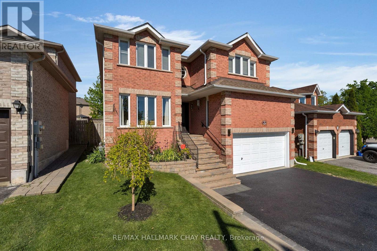 3 Meyer Avenue, Barrie, Ontario  L4M 6X2 - Photo 2 - S12541598