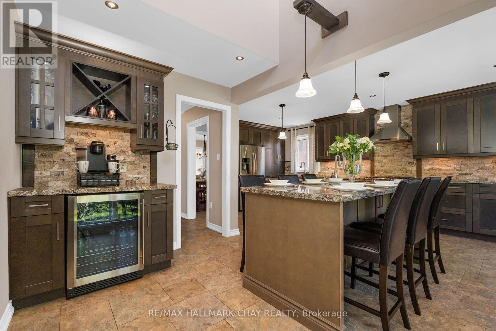 3 Meyer Avenue, Barrie, Ontario  L4M 6X2 - Photo 3 - S12541598