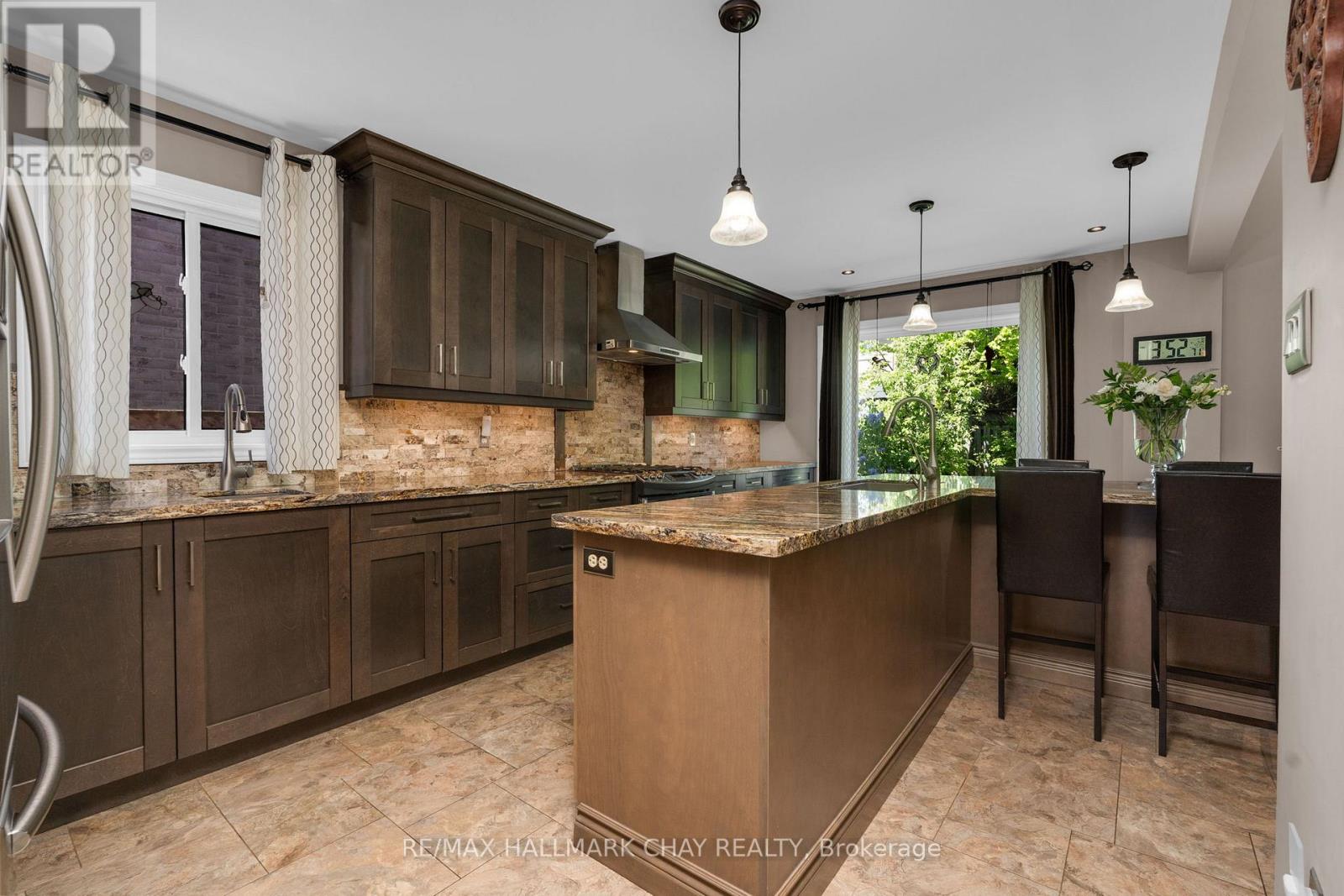 3 Meyer Avenue, Barrie, Ontario  L4M 6X2 - Photo 6 - S12541598