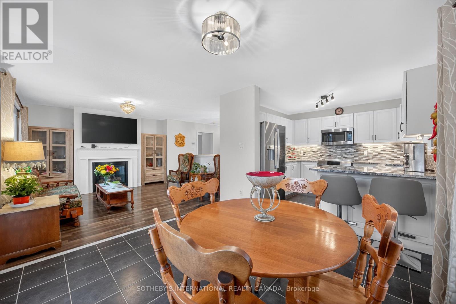 19 Grand Poplar Lane, Wasaga Beach, Ontario  L9Z 0C7 - Photo 10 - S12541640