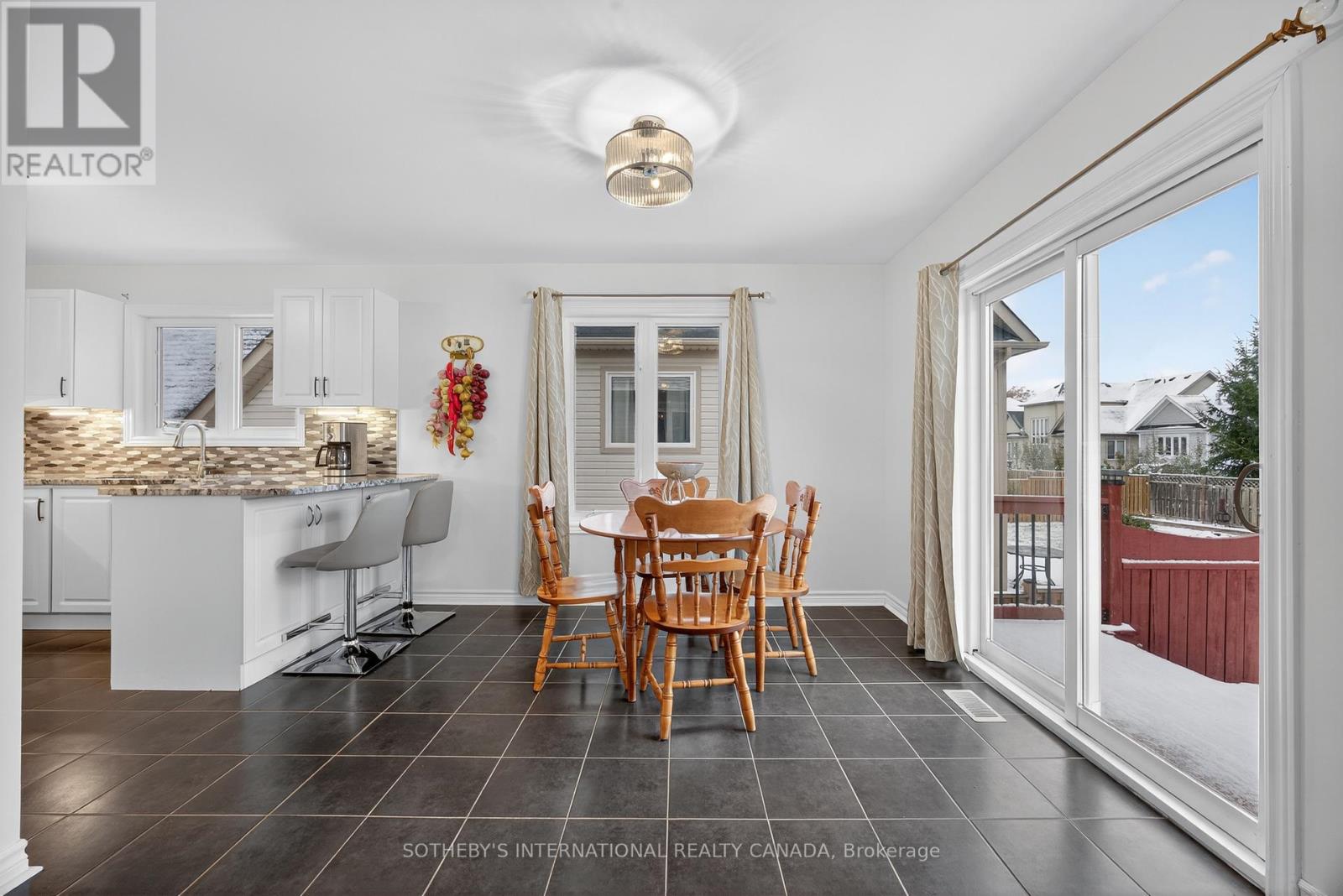 19 Grand Poplar Lane, Wasaga Beach, Ontario  L9Z 0C7 - Photo 11 - S12541640