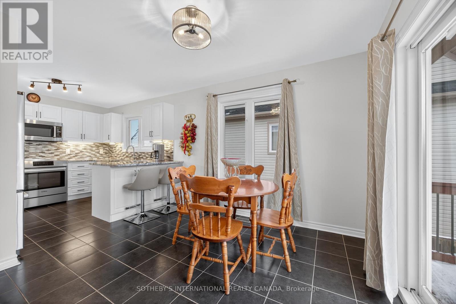 19 Grand Poplar Lane, Wasaga Beach, Ontario  L9Z 0C7 - Photo 12 - S12541640