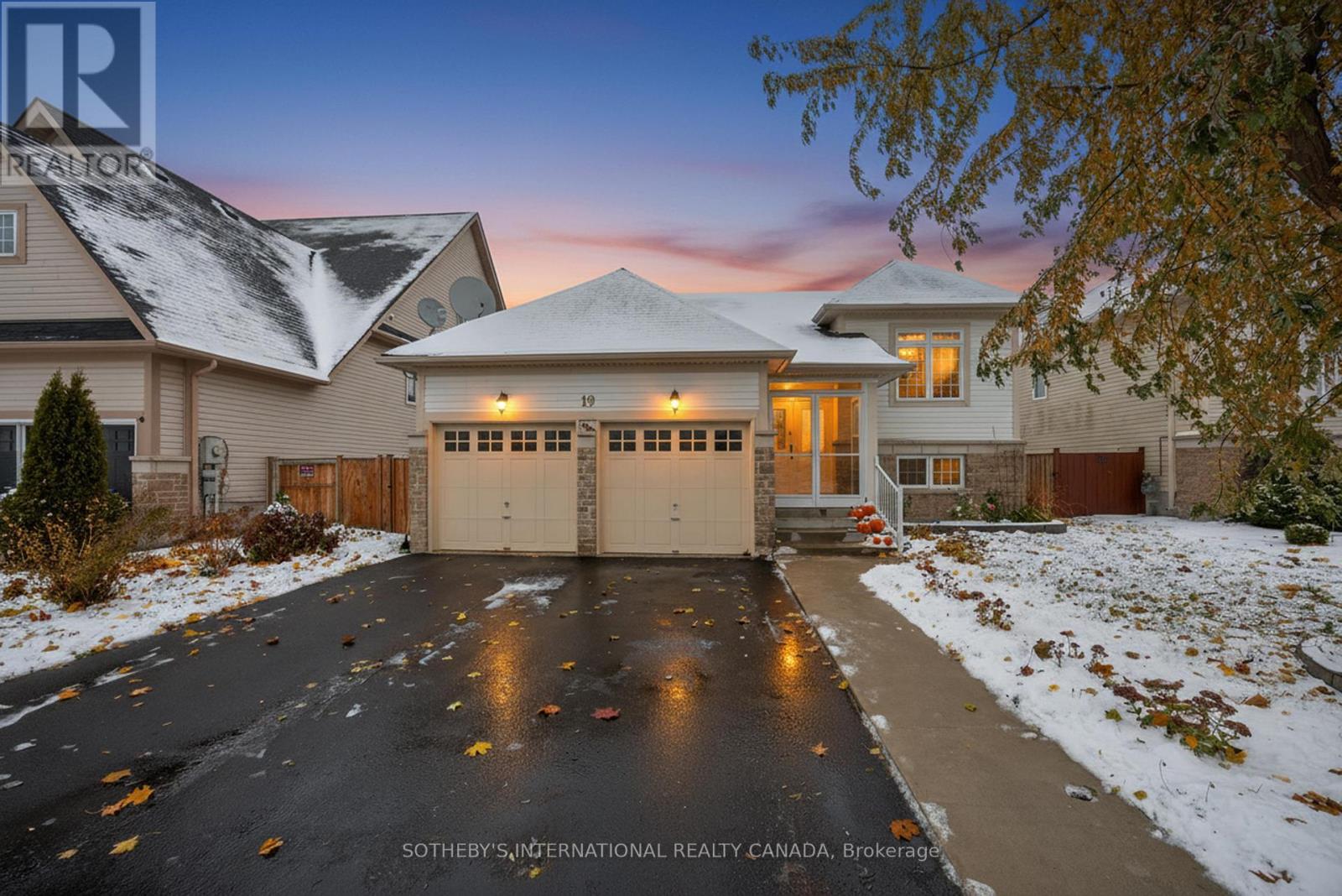 19 Grand Poplar Lane, Wasaga Beach, Ontario  L9Z 0C7 - Photo 2 - S12541640