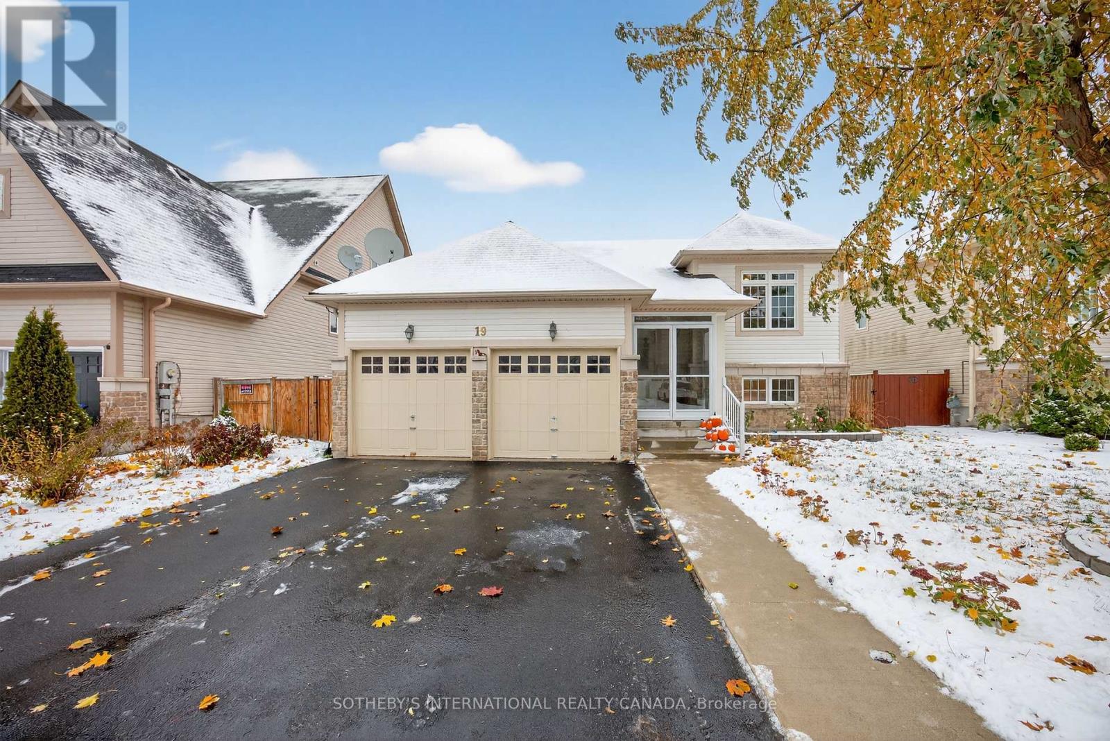 19 Grand Poplar Lane, Wasaga Beach, Ontario  L9Z 0C7 - Photo 3 - S12541640