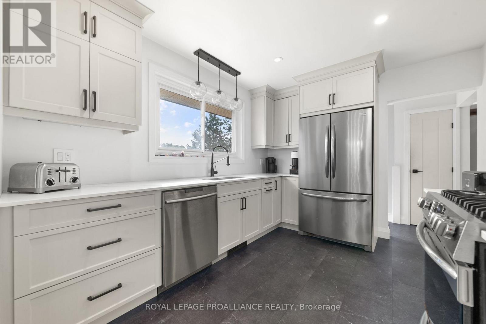 206 Elmwood Drive, Belleville, Ontario  K8N 4Z4 - Photo 11 - X12541850