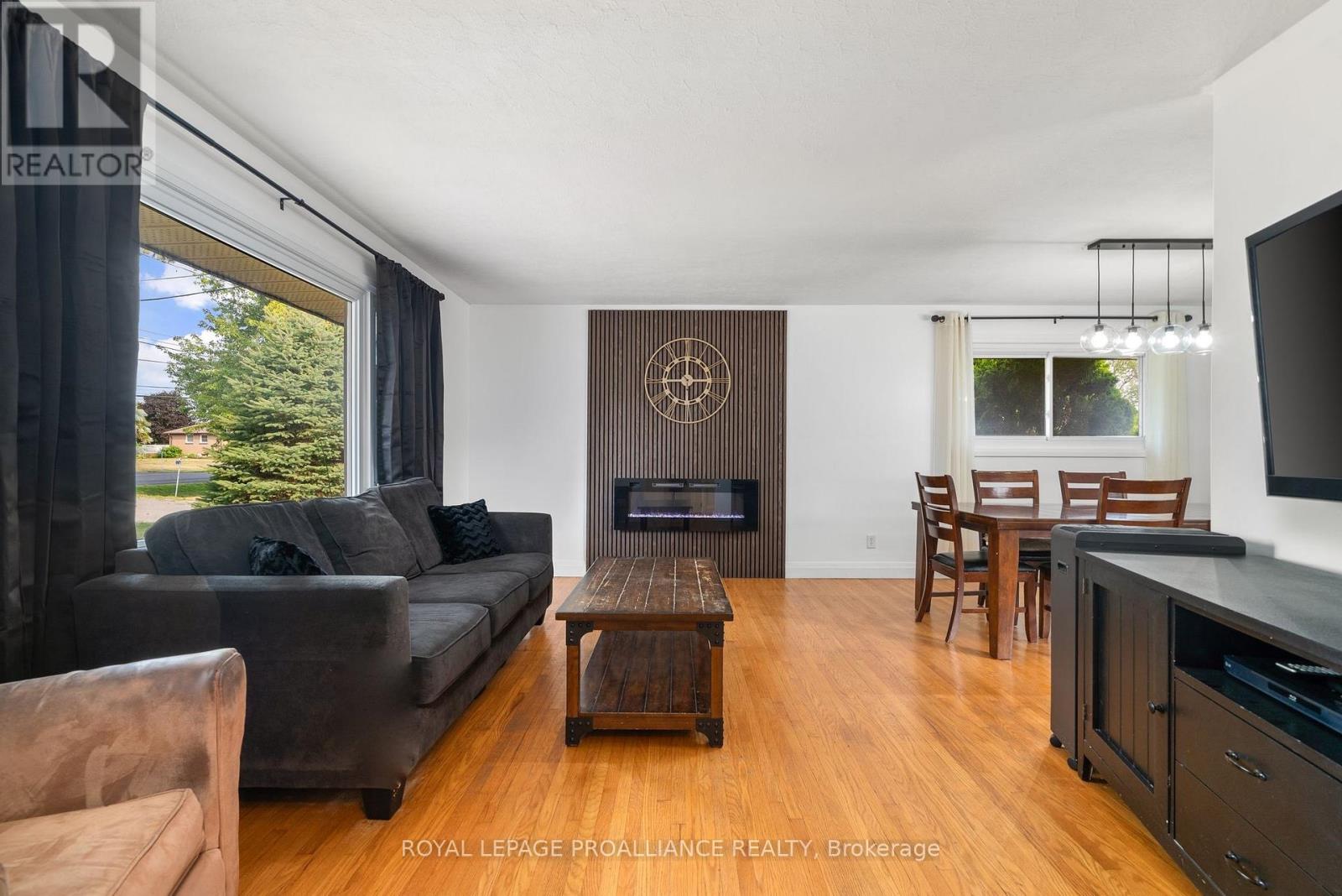 206 Elmwood Drive, Belleville, Ontario  K8N 4Z4 - Photo 19 - X12541850