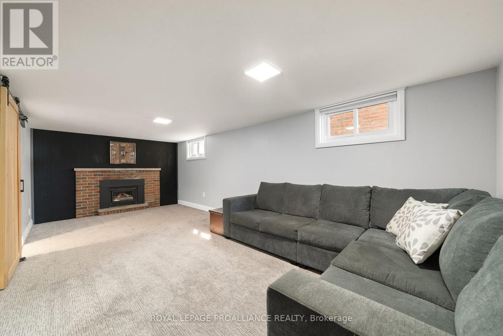 206 Elmwood Drive, Belleville, Ontario  K8N 4Z4 - Photo 32 - X12541850