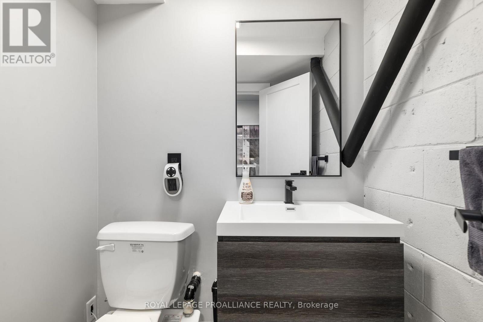 206 Elmwood Drive, Belleville, Ontario  K8N 4Z4 - Photo 37 - X12541850