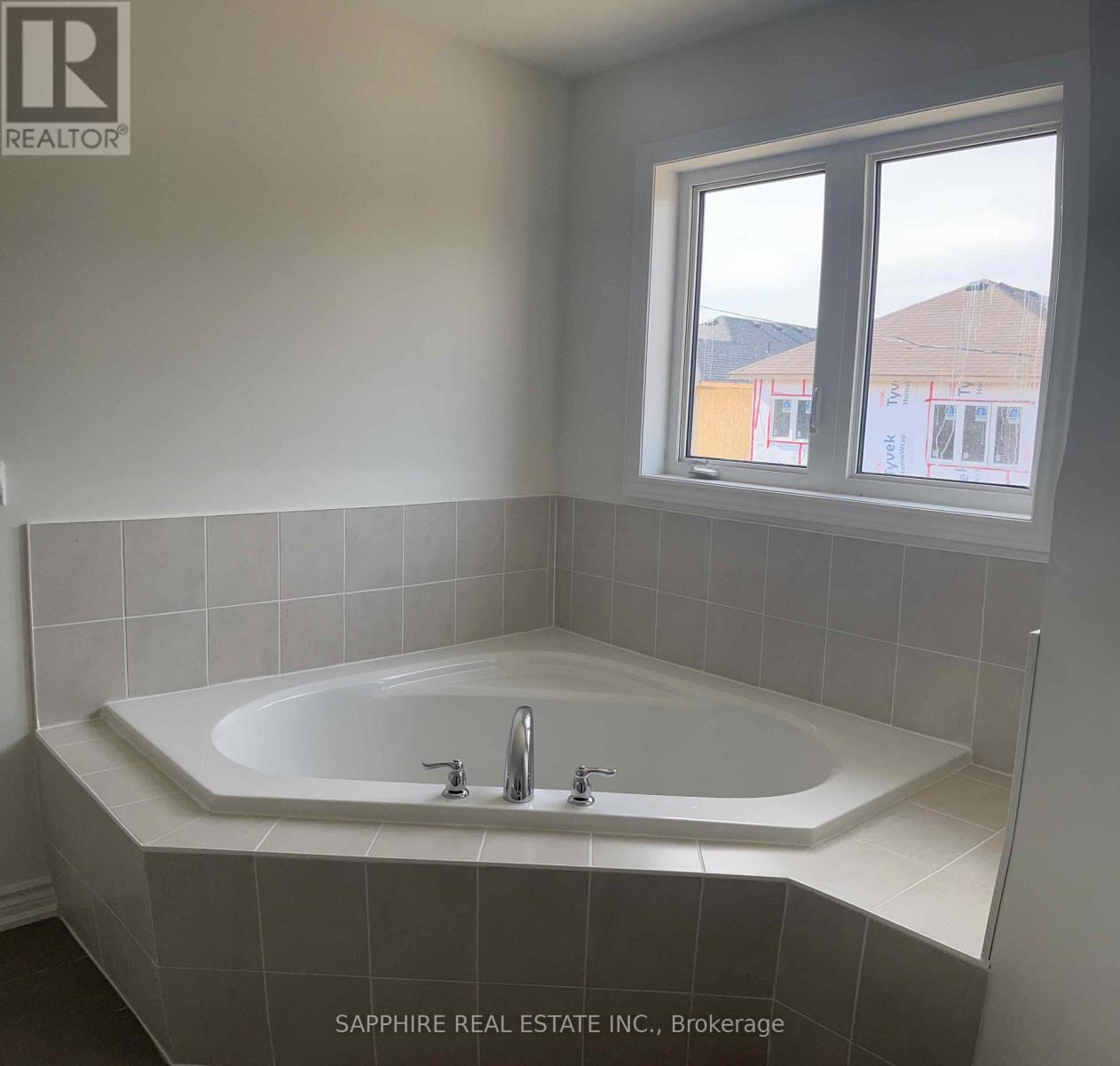 25 Huntsworth Avenue, Thorold, Ontario  L2V 0N2 - Photo 16 - X12426827