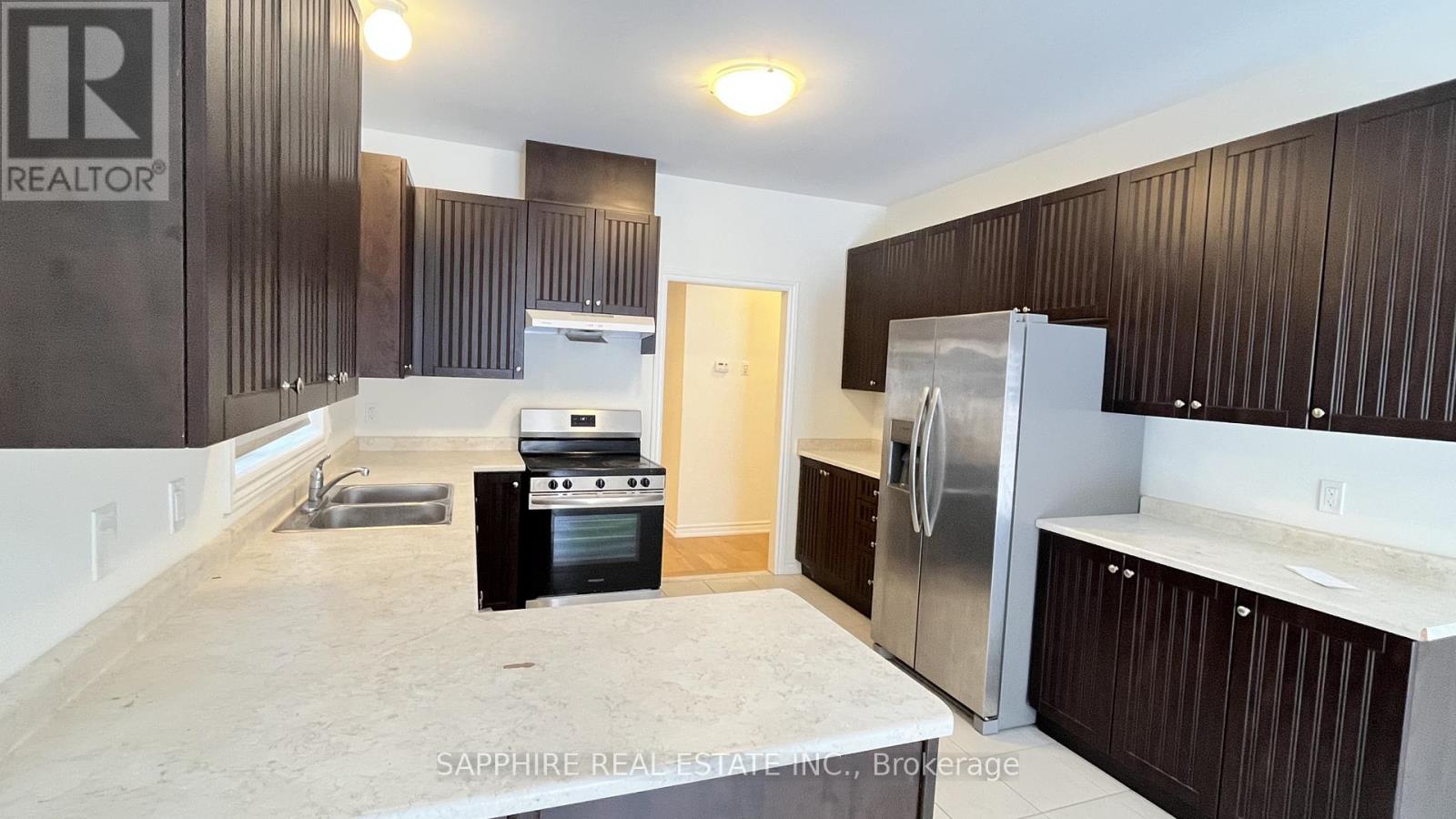 25 Huntsworth Avenue, Thorold, Ontario  L2V 0N2 - Photo 7 - X12426827