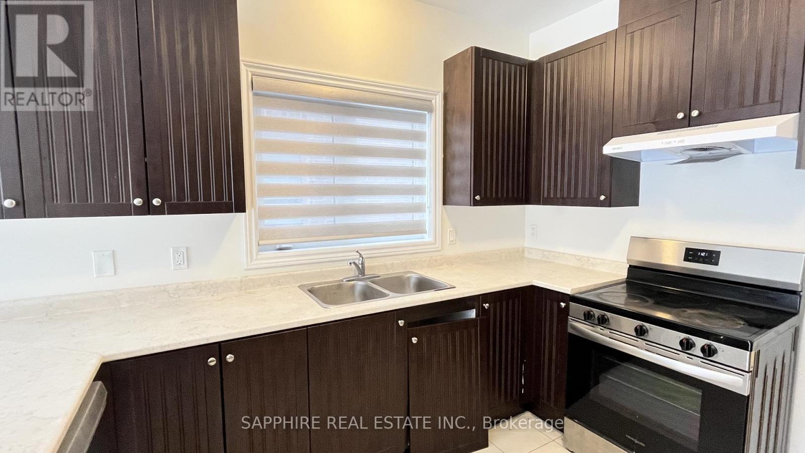 25 Huntsworth Avenue, Thorold, Ontario  L2V 0N2 - Photo 9 - X12426827