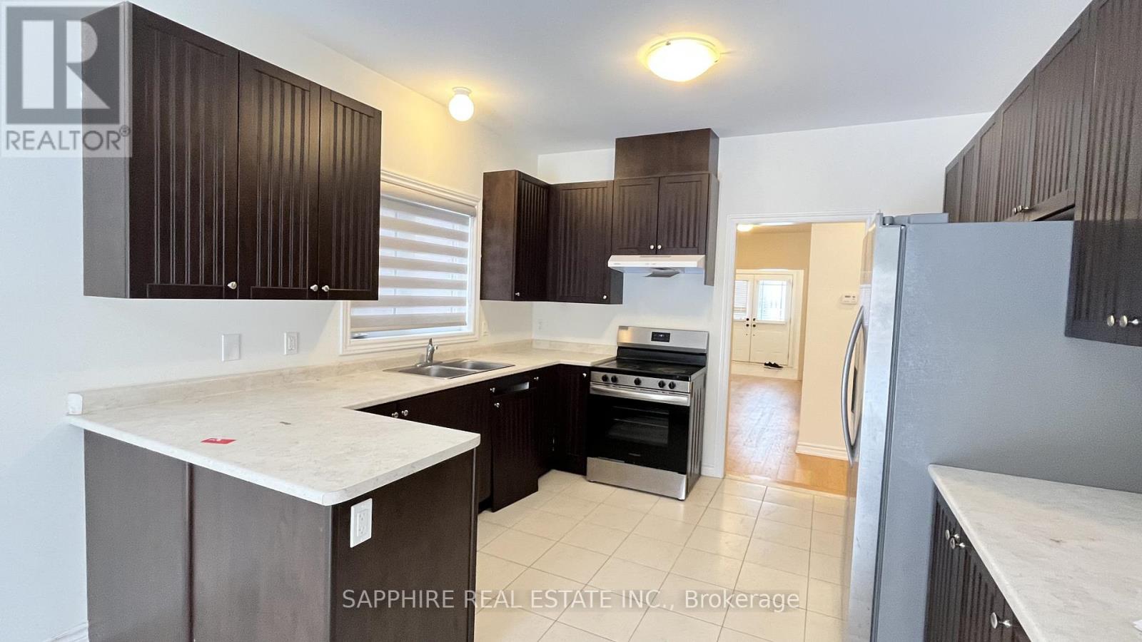 25 Huntsworth Avenue, Thorold, Ontario  L2V 0N2 - Photo 5 - X12426827