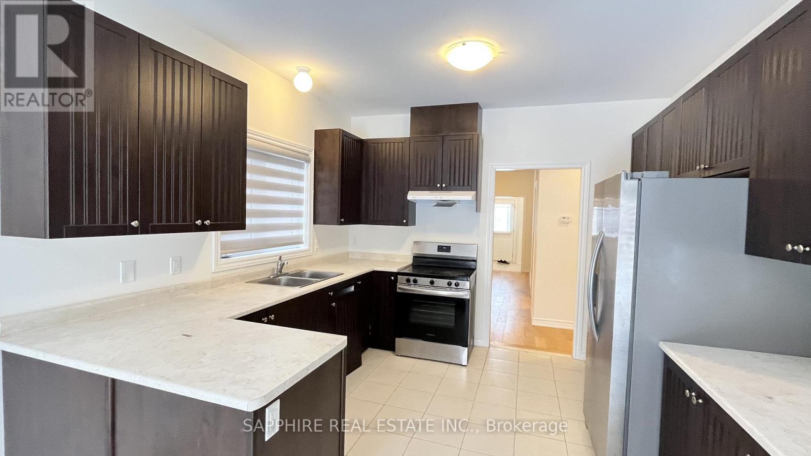 25 Huntsworth Avenue, Thorold, Ontario  L2V 0N2 - Photo 8 - X12426827