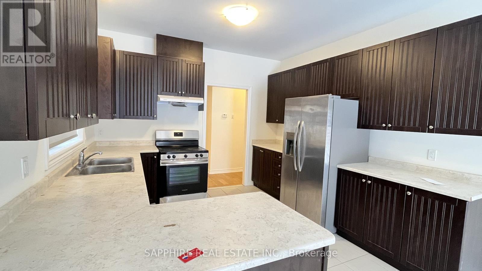 25 Huntsworth Avenue, Thorold, Ontario  L2V 0N2 - Photo 6 - X12426827