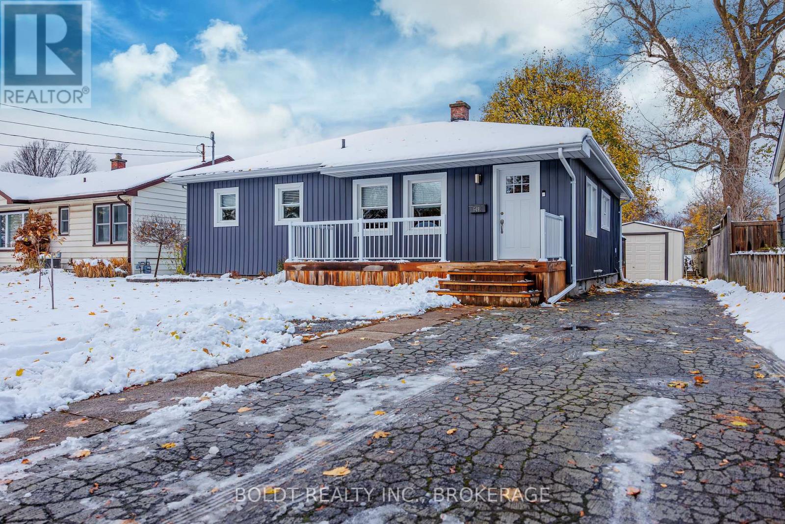 6491 Burdette Drive, Niagara Falls, Ontario L2E 5H4 - Photo 2 - X12541842