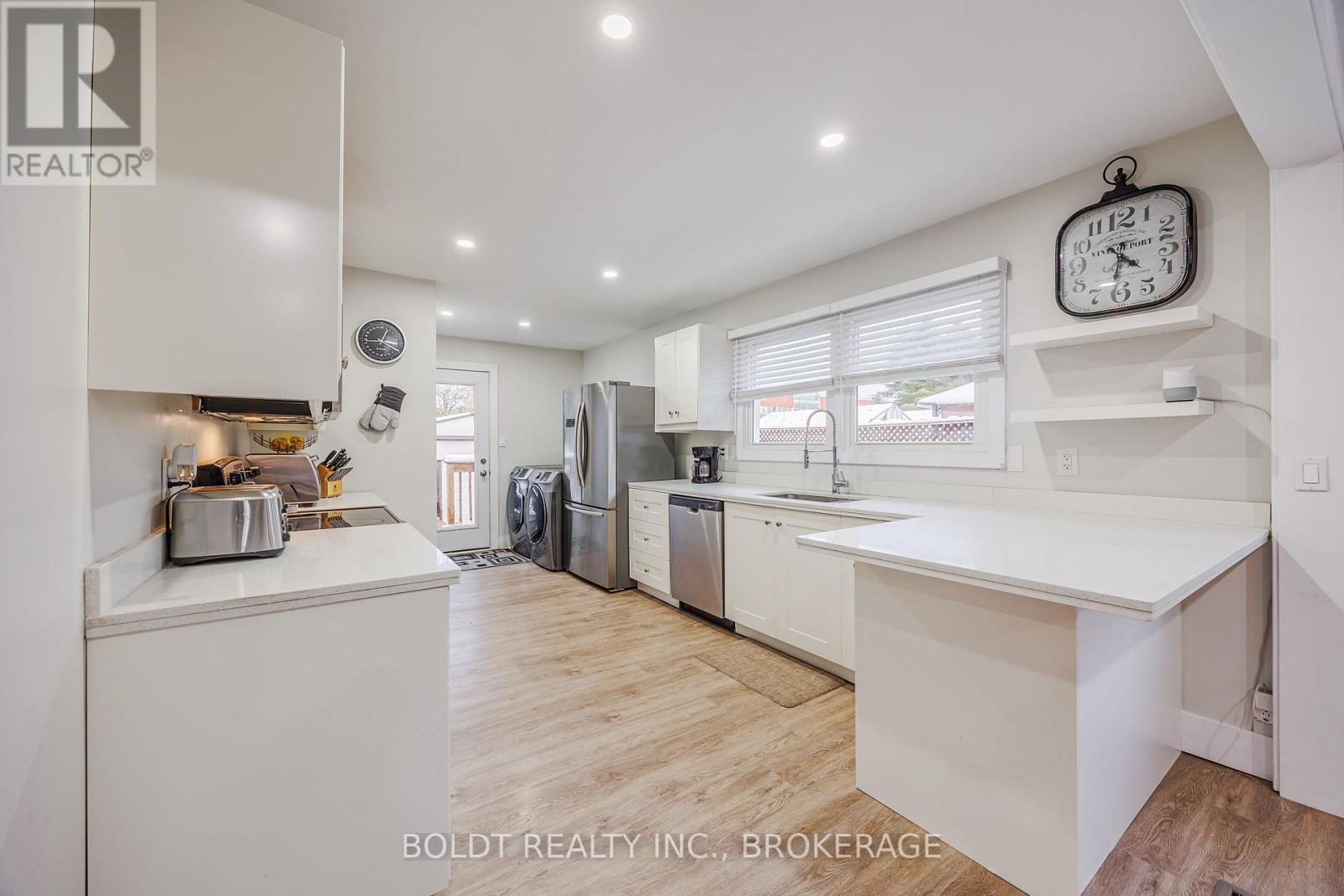 6491 Burdette Drive, Niagara Falls, Ontario L2E 5H4 - Photo 5 - X12541842