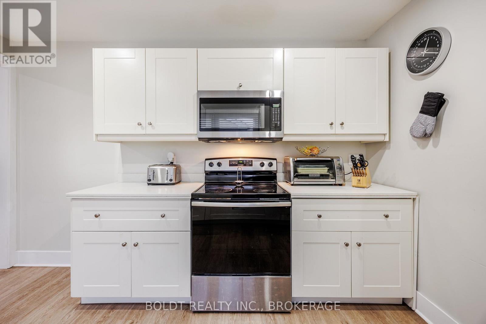 6491 Burdette Drive, Niagara Falls, Ontario L2E 5H4 - Photo 7 - X12541842