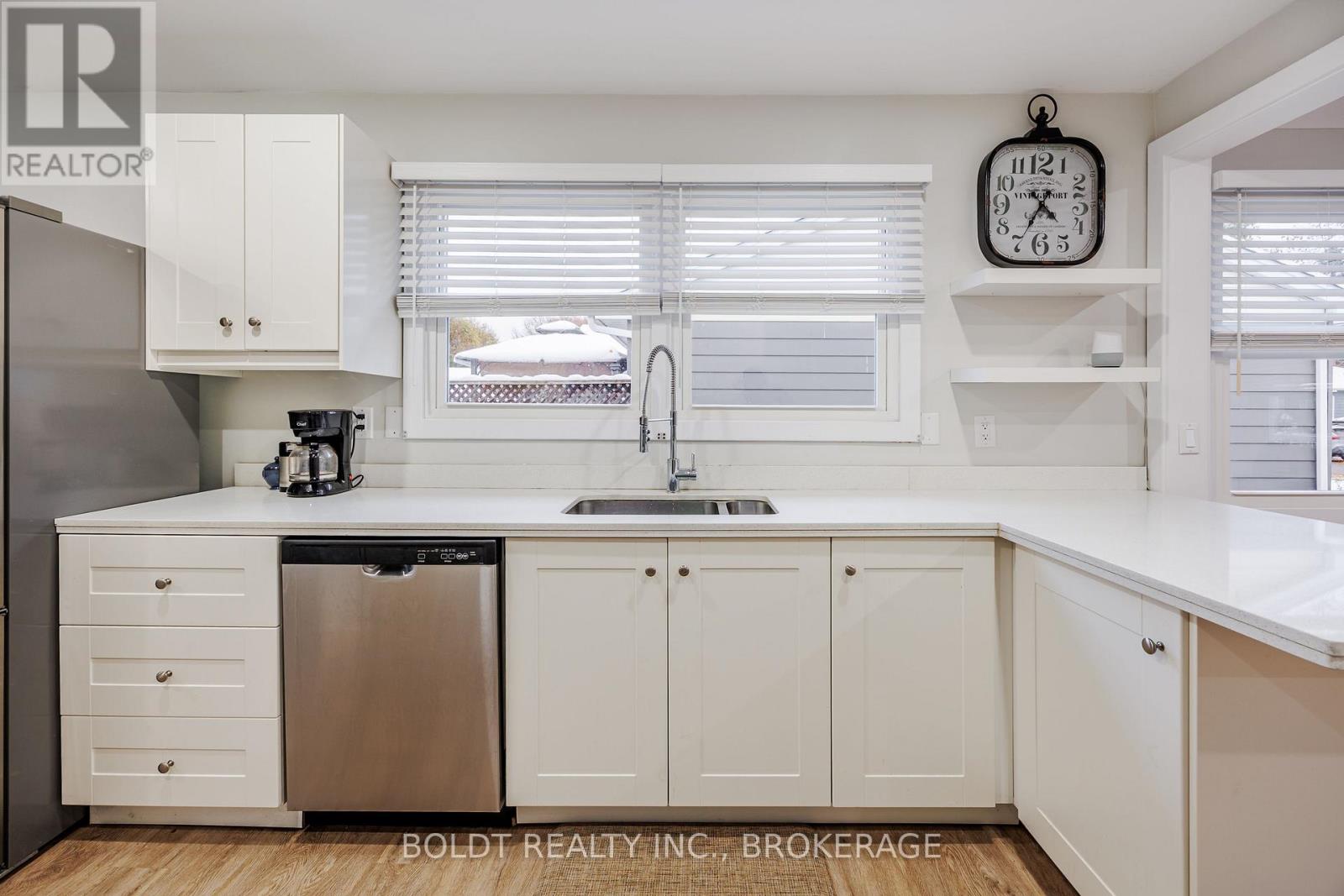 6491 Burdette Drive, Niagara Falls, Ontario L2E 5H4 - Photo 8 - X12541842