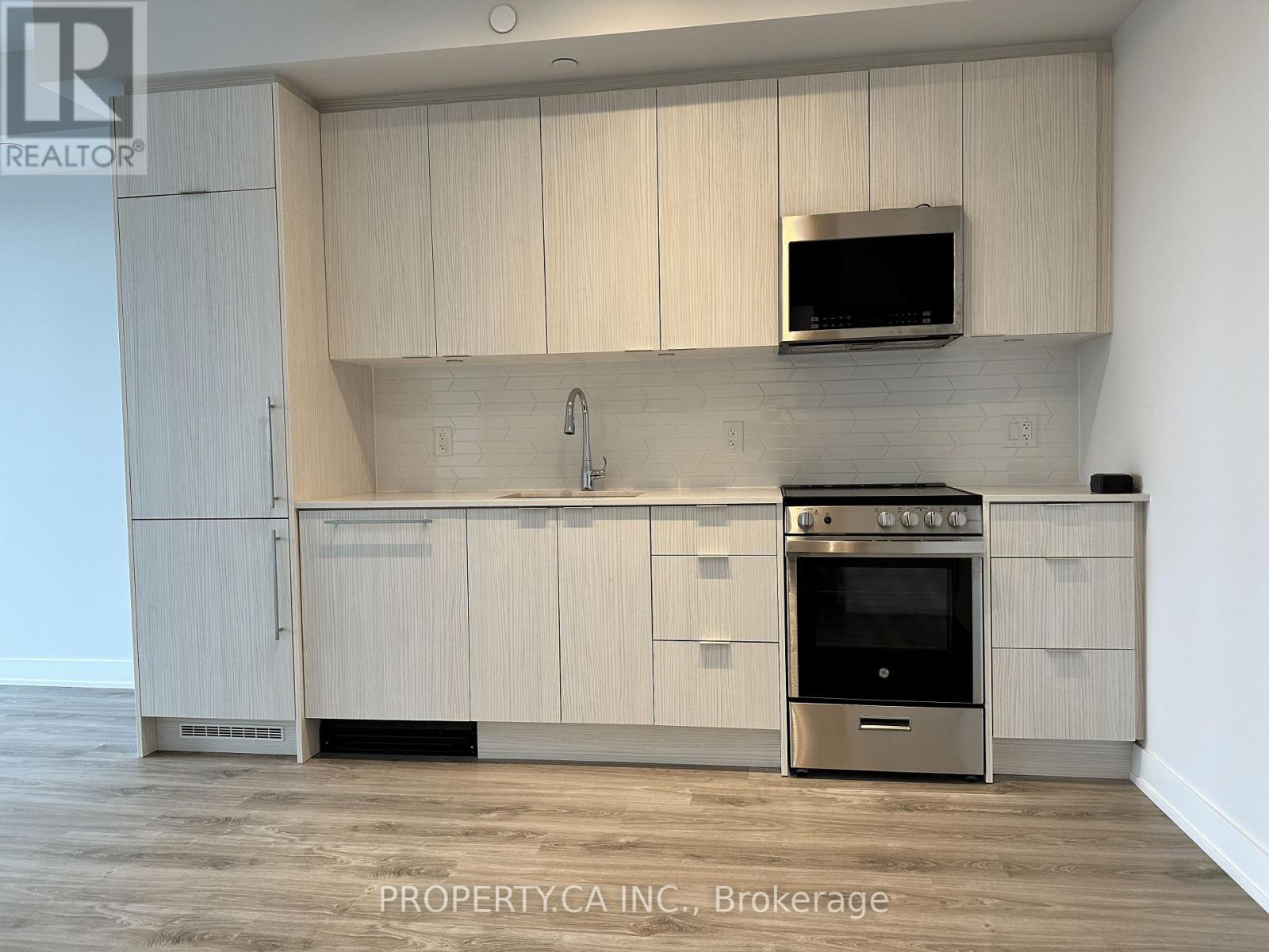 4002 - 430 Square One Drive, Mississauga, Ontario  L5B 0L6 - Photo 5 - W12541574