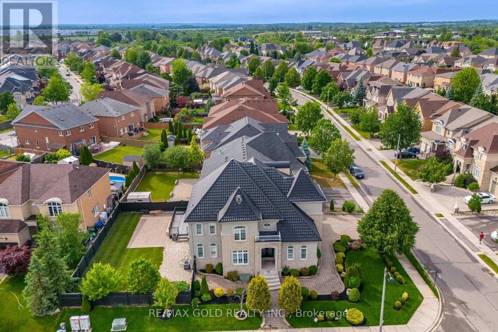 2 BELLEVILLE DRIVE, Brampton, Ontario