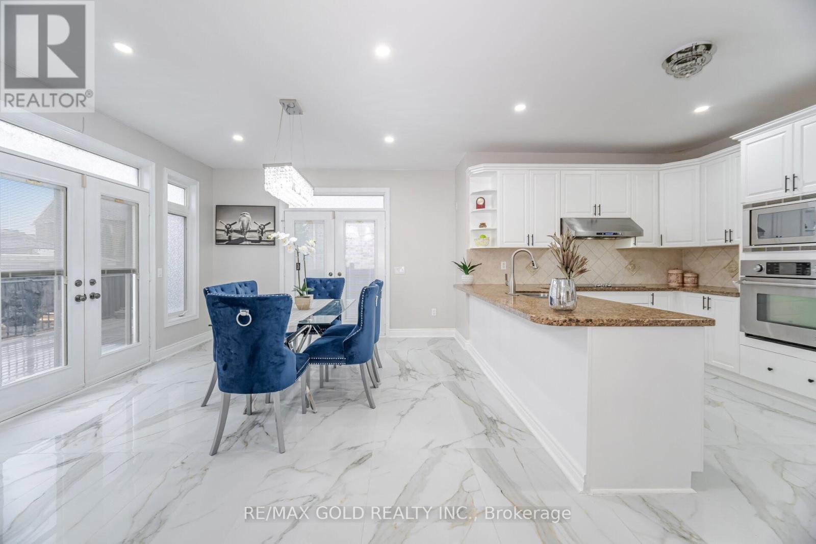 2 Belleville Drive, Brampton, Ontario  L6P 1V7 - Photo 10 - W12541602