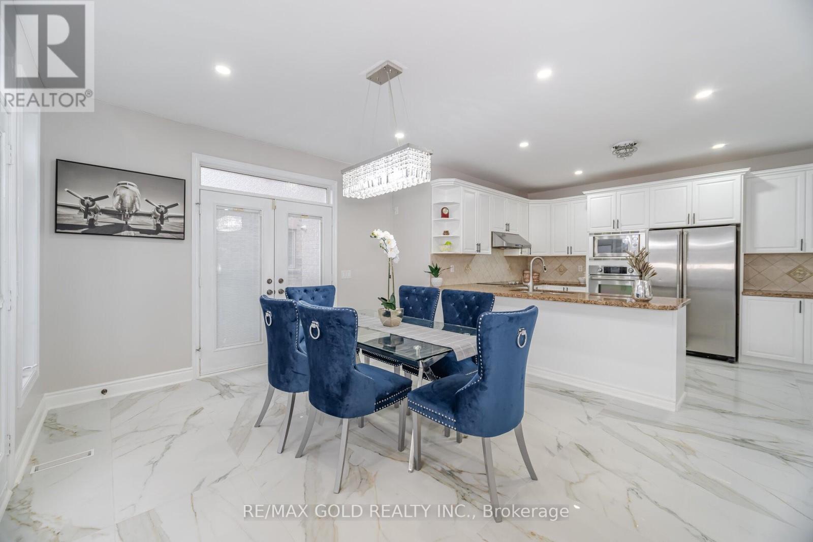 2 Belleville Drive, Brampton, Ontario  L6P 1V7 - Photo 12 - W12541602