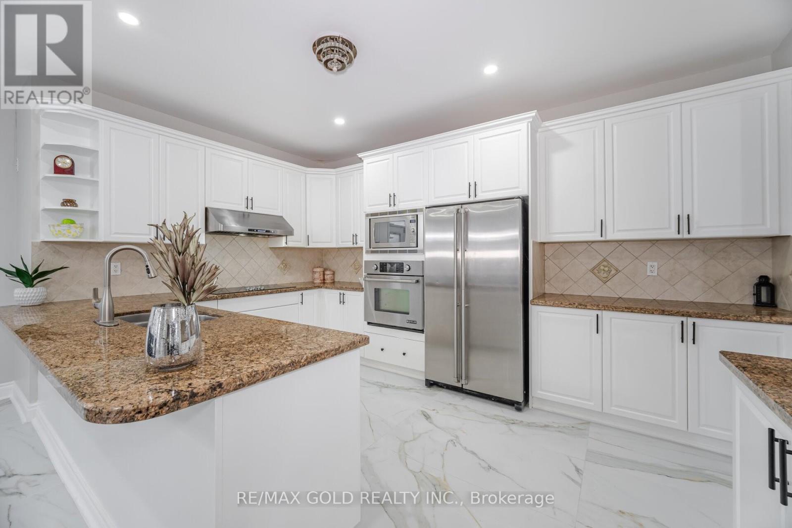 2 Belleville Drive, Brampton, Ontario  L6P 1V7 - Photo 13 - W12541602