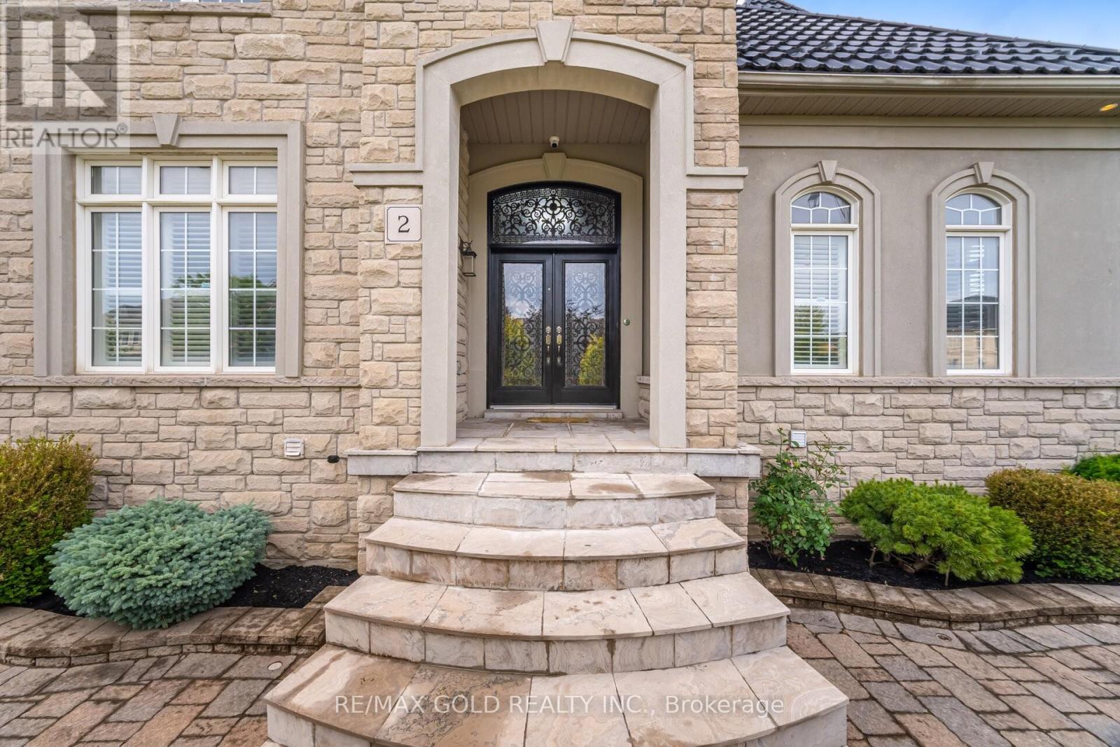 2 Belleville Drive, Brampton, Ontario  L6P 1V7 - Photo 2 - W12541602