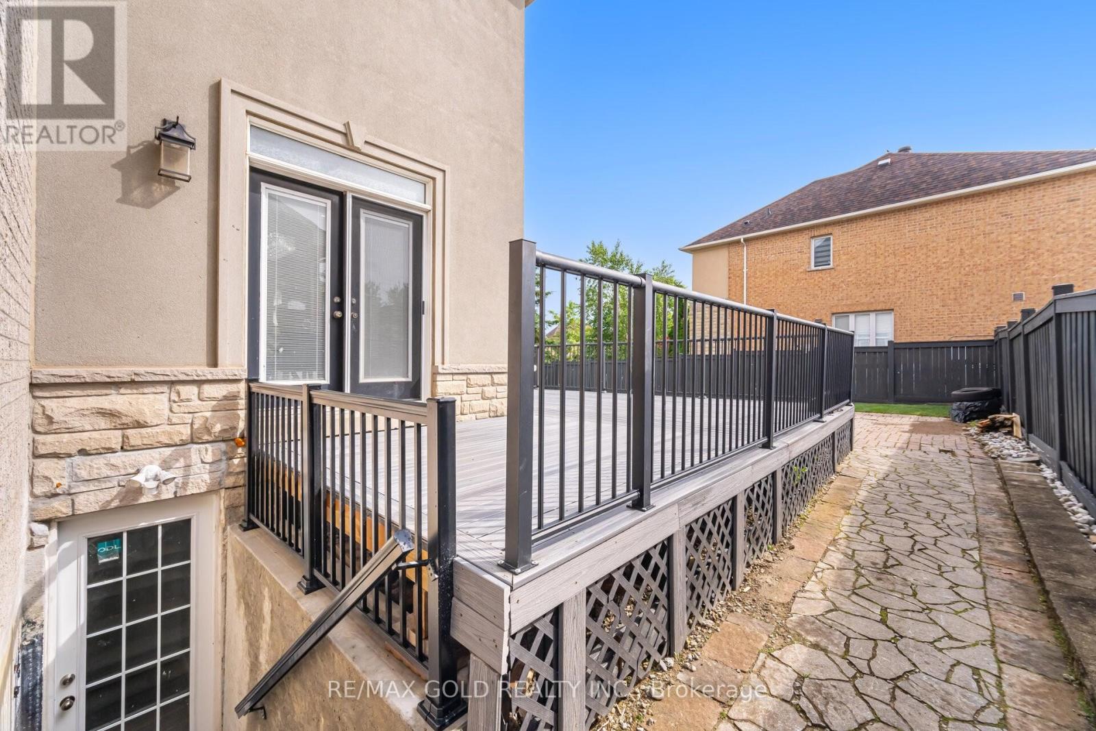 2 Belleville Drive, Brampton, Ontario  L6P 1V7 - Photo 38 - W12541602