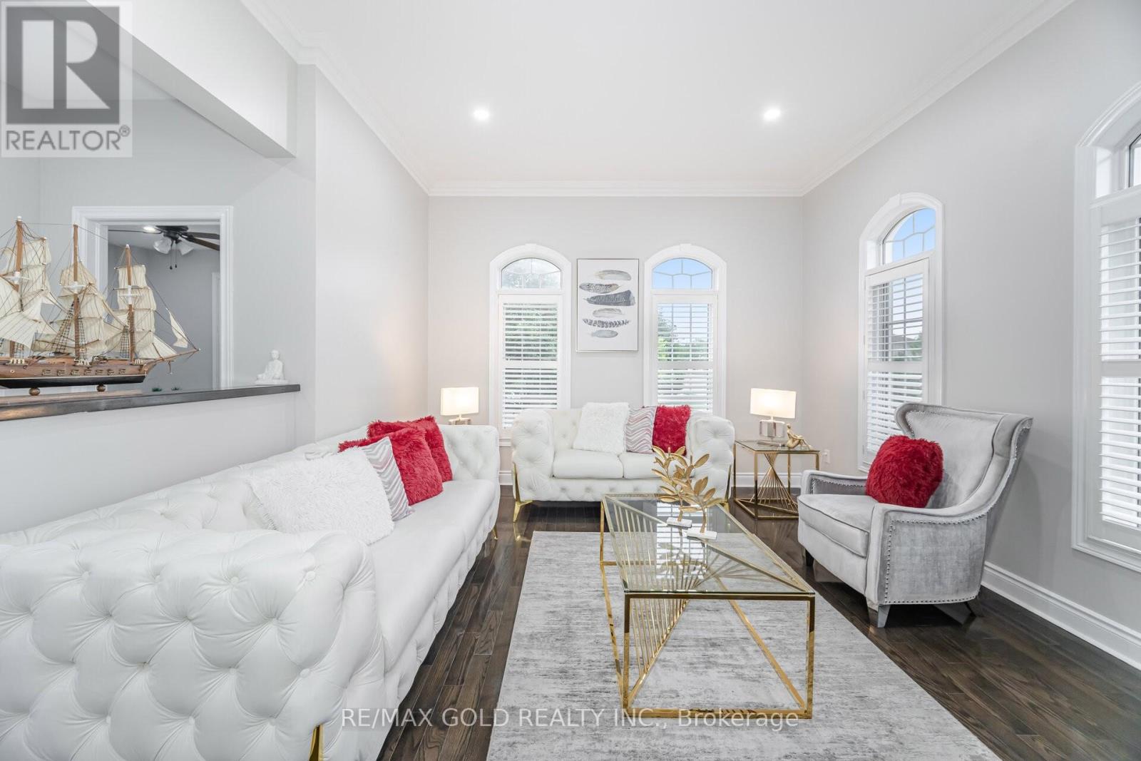 2 Belleville Drive, Brampton, Ontario  L6P 1V7 - Photo 4 - W12541602