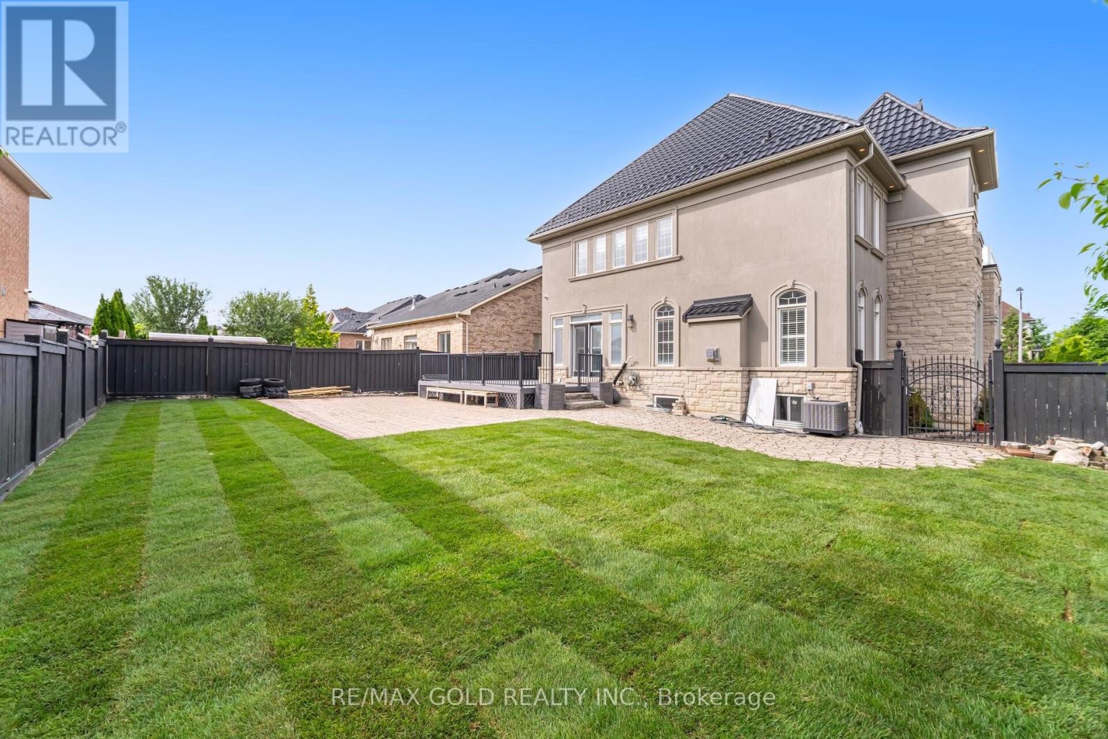 2 Belleville Drive, Brampton, Ontario  L6P 1V7 - Photo 40 - W12541602