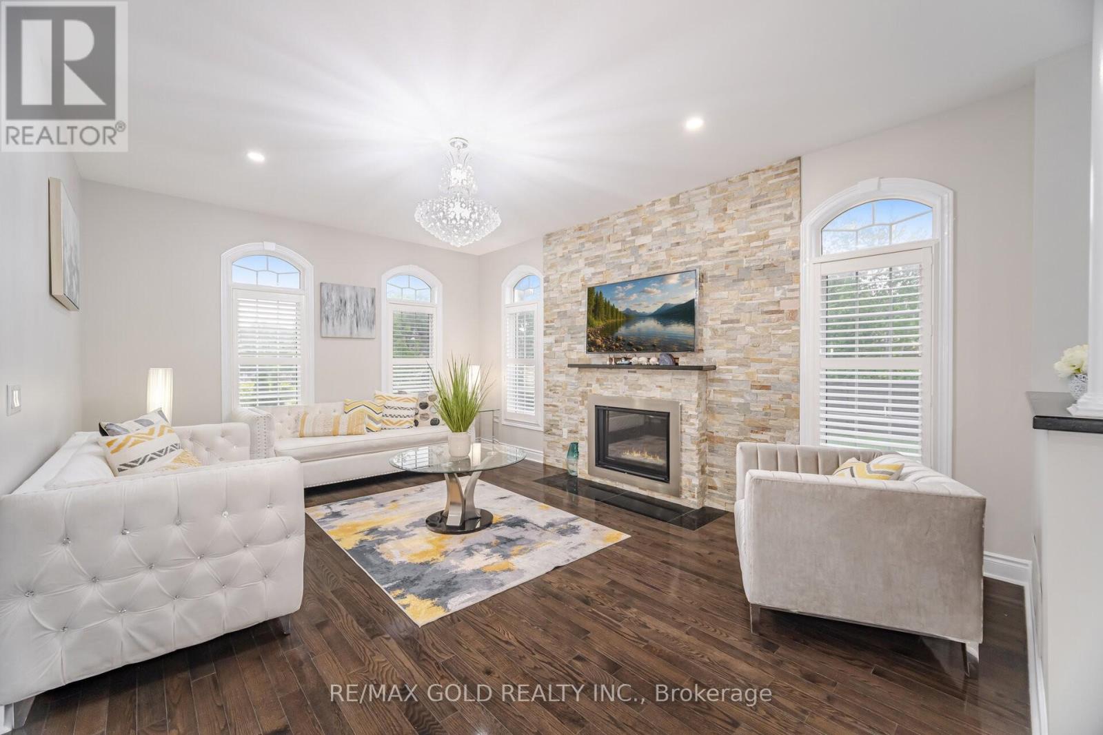 2 Belleville Drive, Brampton, Ontario  L6P 1V7 - Photo 8 - W12541602