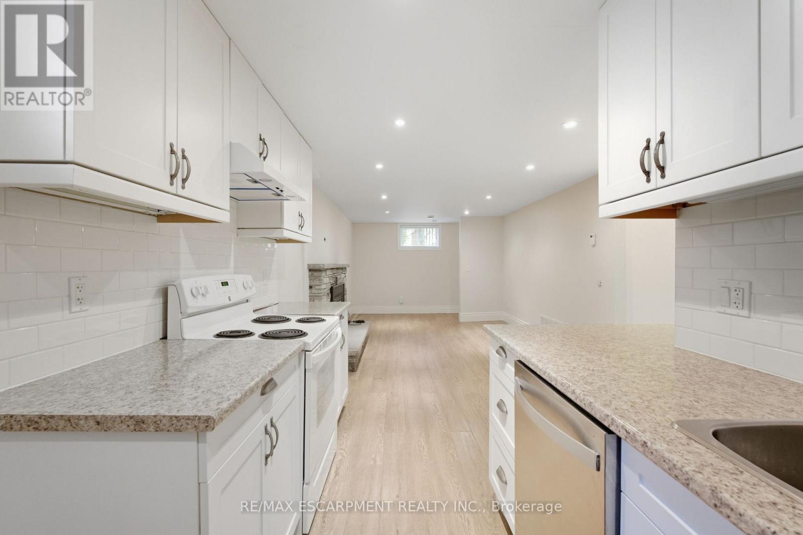 Lower - 2165 Fairchild Boulevard, Burlington, Ontario  L7P 3P6 - Photo 10 - W12541642