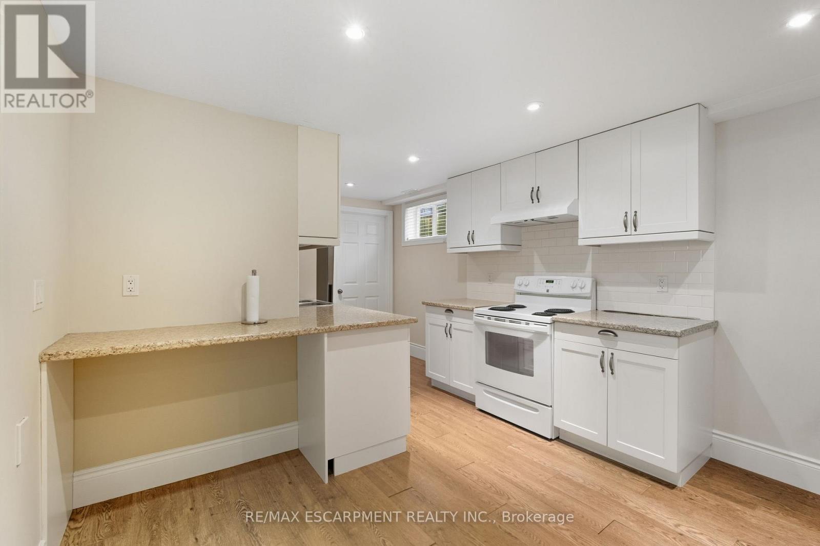 Lower - 2165 Fairchild Boulevard, Burlington, Ontario  L7P 3P6 - Photo 7 - W12541642