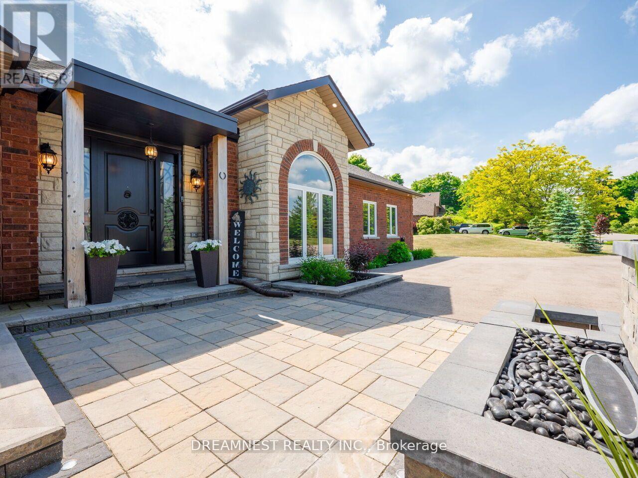 11132 Mcfarland Court, Milton, Ontario  L0P 1B0 - Photo 3 - W12541690