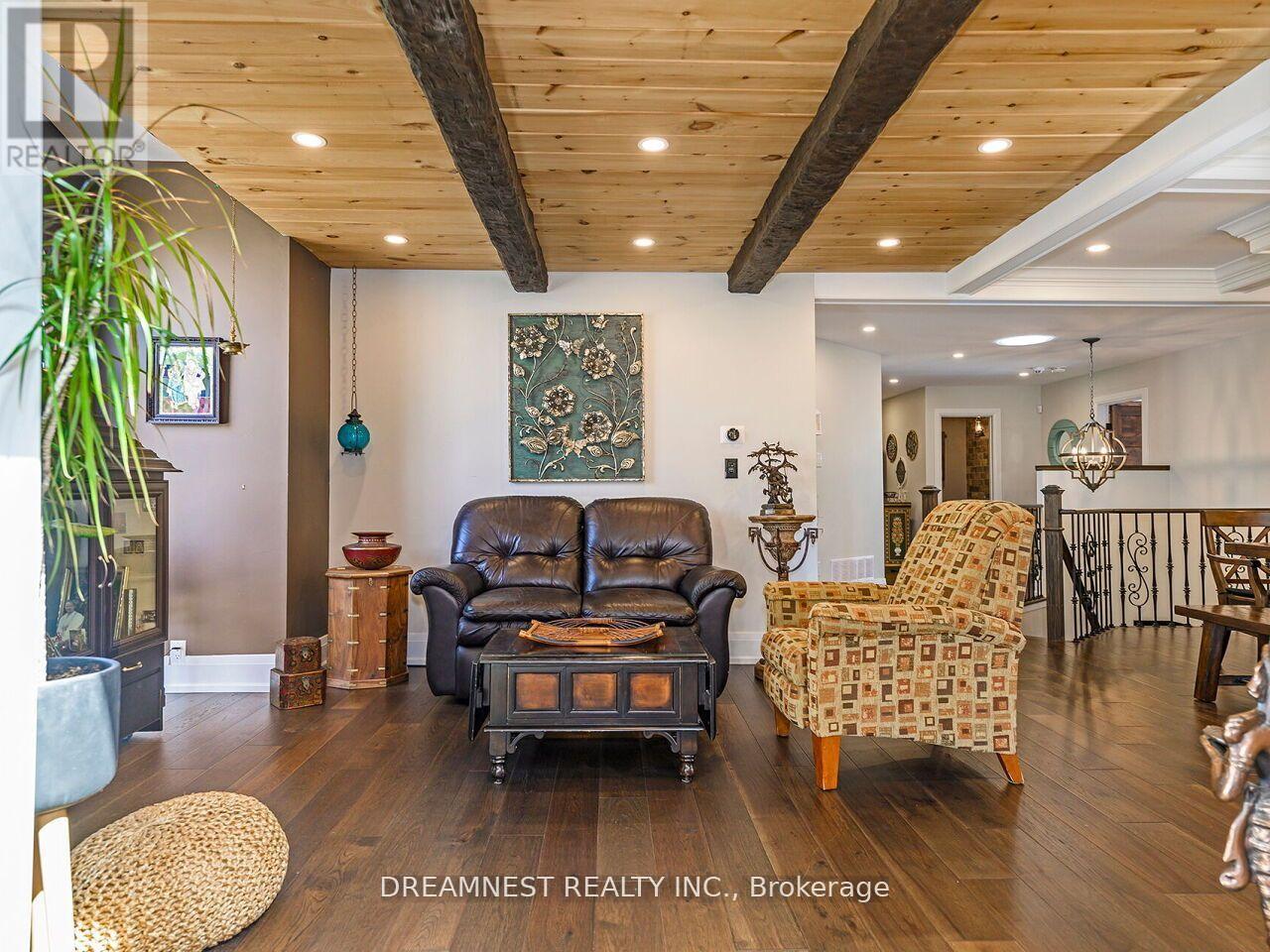 11132 Mcfarland Court, Milton, Ontario  L0P 1B0 - Photo 6 - W12541690