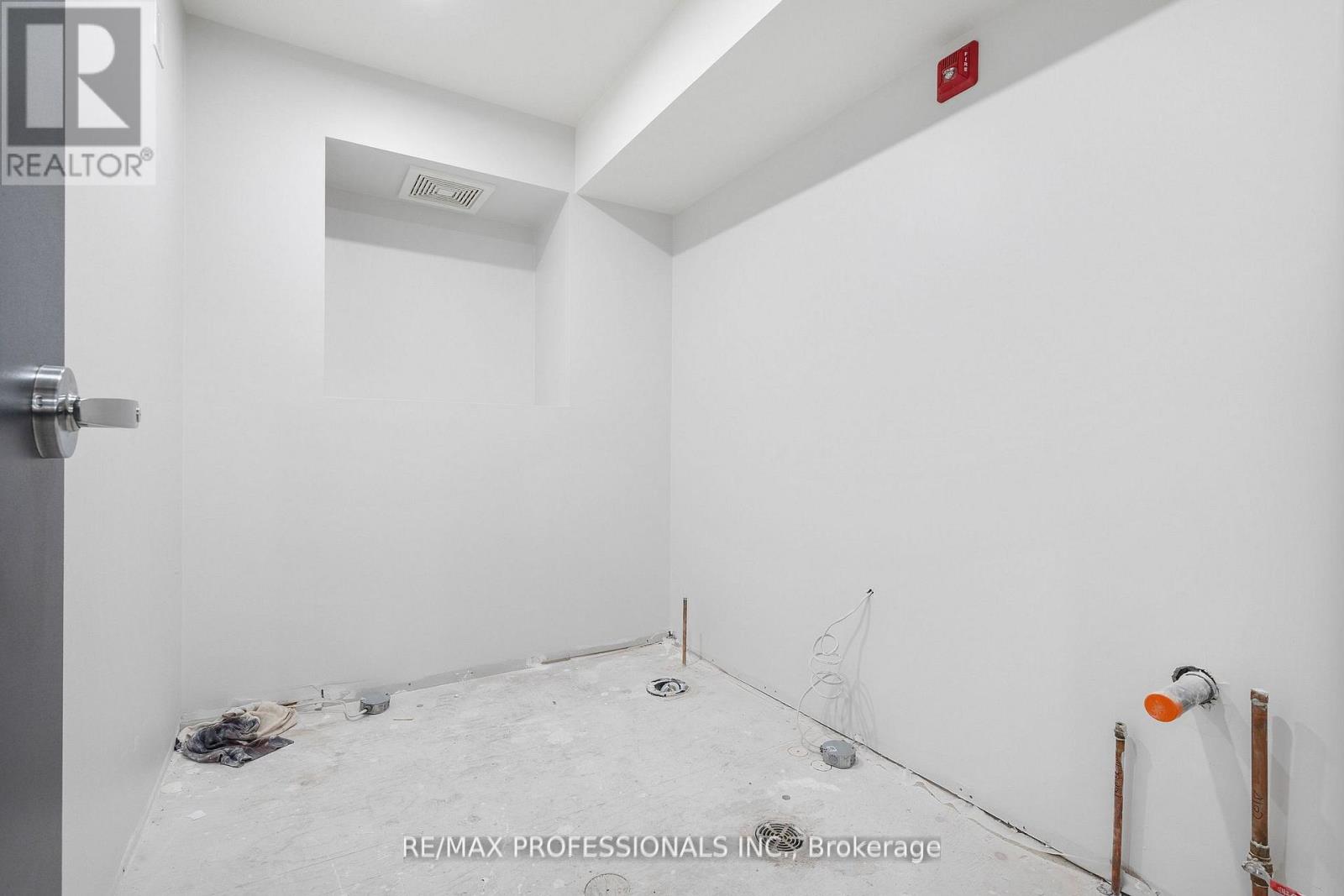 2nd Floor - 430 Browns Line, Toronto, Ontario  M8W 3T9 - Photo 14 - W12541730