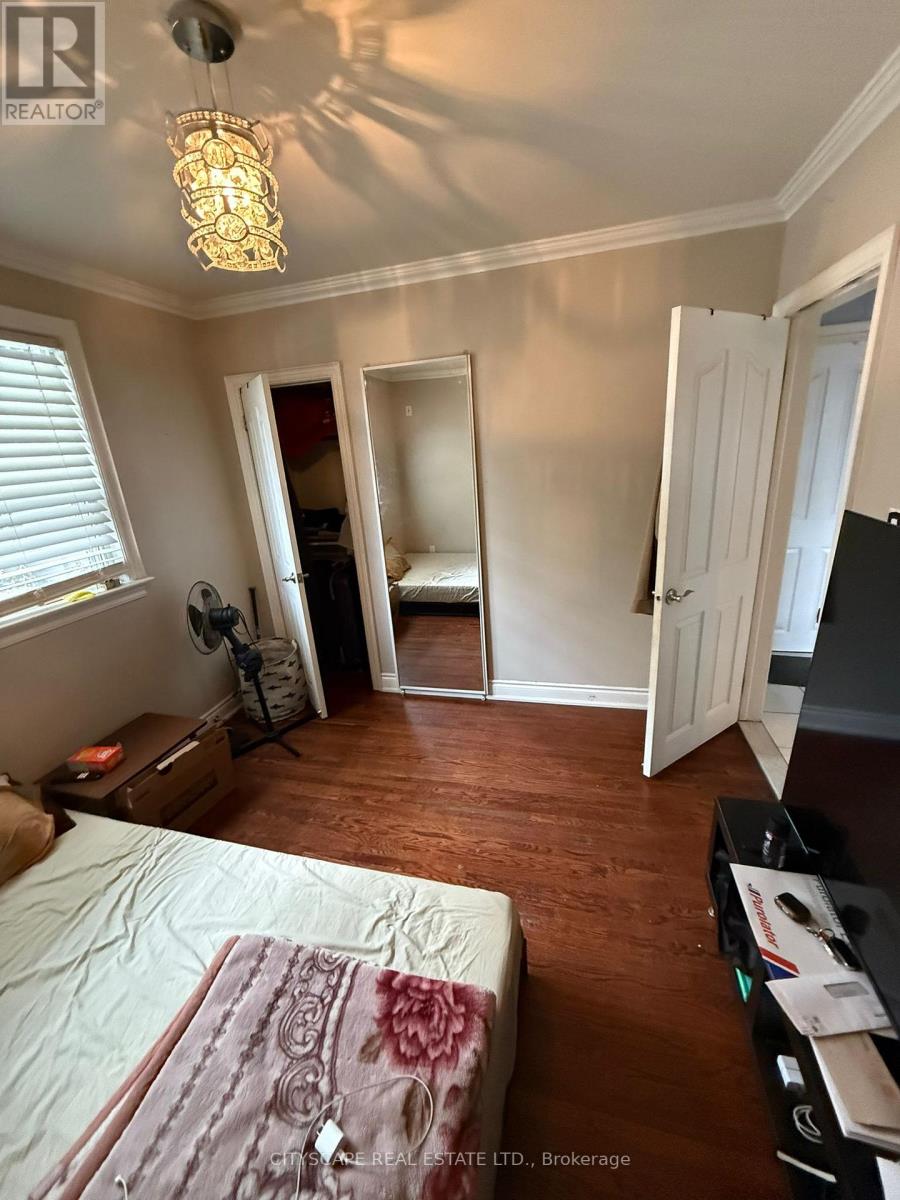 Upper - 12 Pagoda Place, Toronto, Ontario  M9V 2V2 - Photo 10 - W12541748