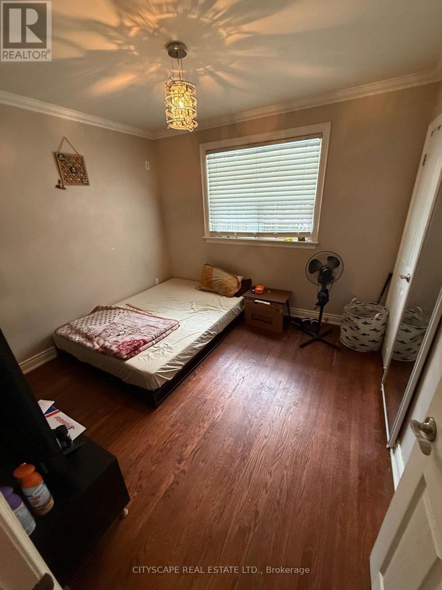 Upper - 12 Pagoda Place, Toronto, Ontario  M9V 2V2 - Photo 12 - W12541748