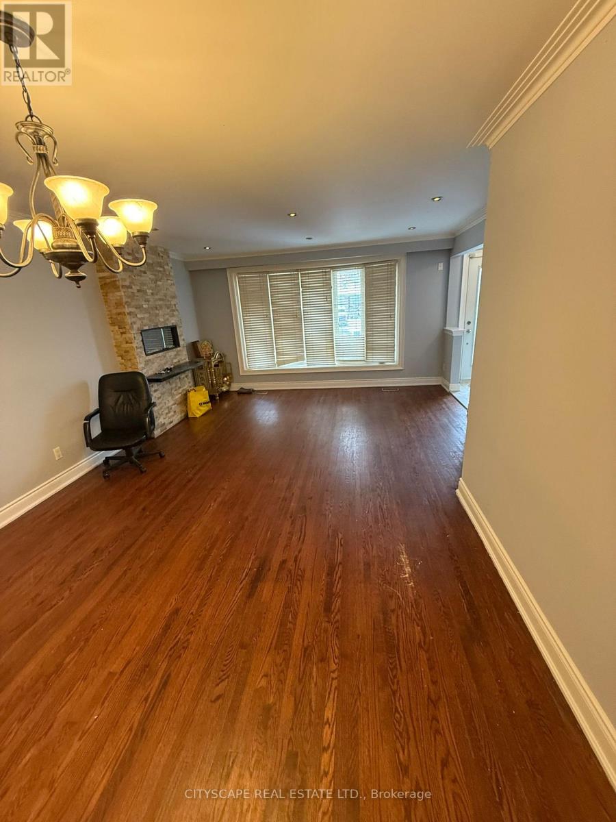 Upper - 12 Pagoda Place, Toronto, Ontario  M9V 2V2 - Photo 3 - W12541748