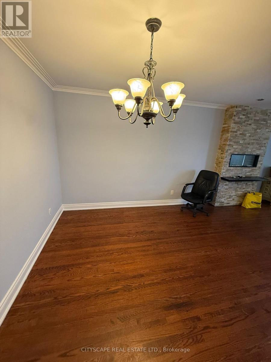 Upper - 12 Pagoda Place, Toronto, Ontario  M9V 2V2 - Photo 4 - W12541748