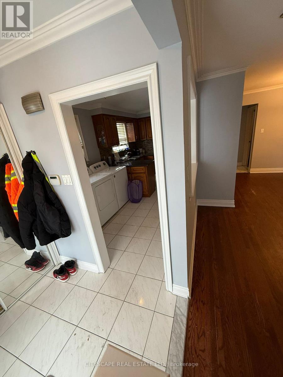 Upper - 12 Pagoda Place, Toronto, Ontario  M9V 2V2 - Photo 5 - W12541748