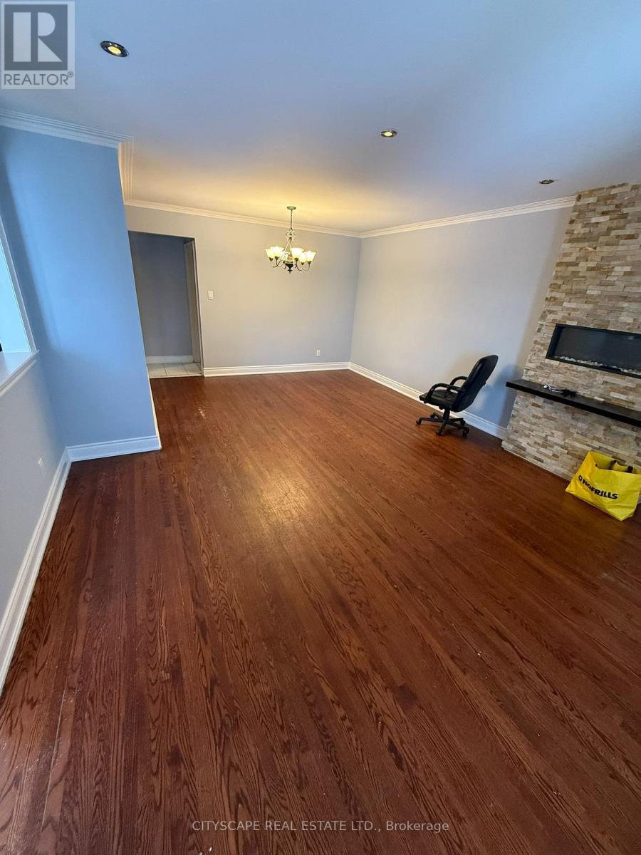 Upper - 12 Pagoda Place, Toronto, Ontario  M9V 2V2 - Photo 7 - W12541748