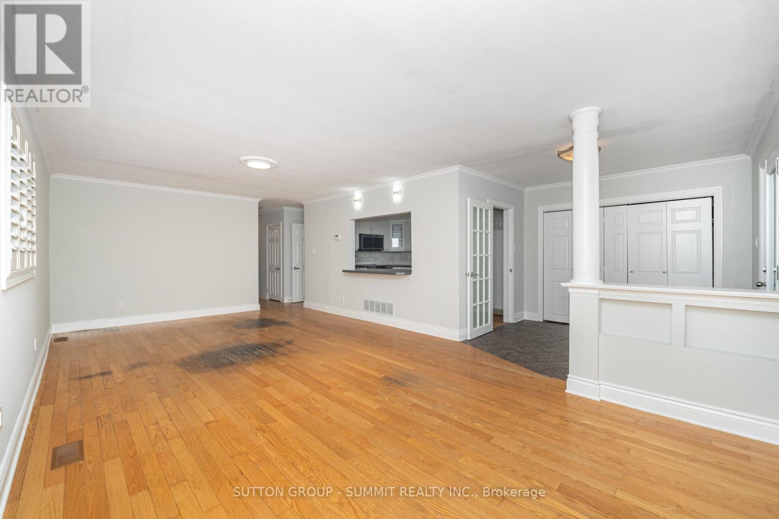 3018 Dalehurst Drive, Mississauga, Ontario  L5N 6M8 - Photo 9 - W12541750