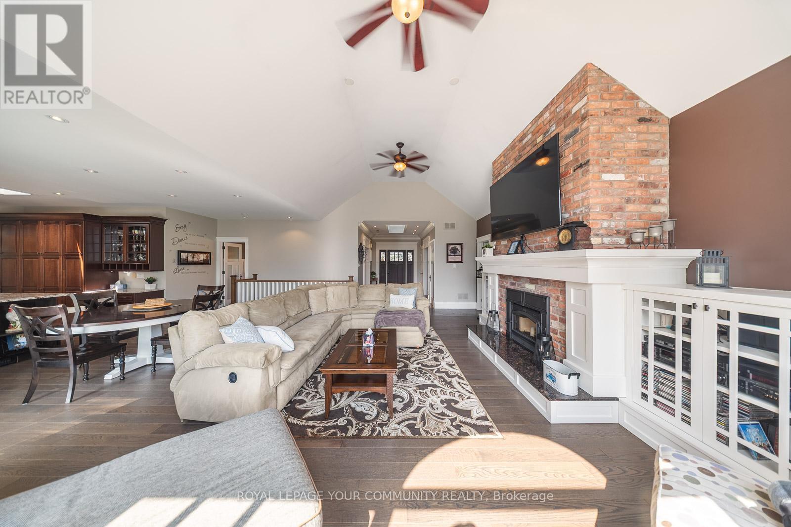 6 Creekside Court, Caledon, Ontario  L7E 0B3 - Photo 10 - W12541764