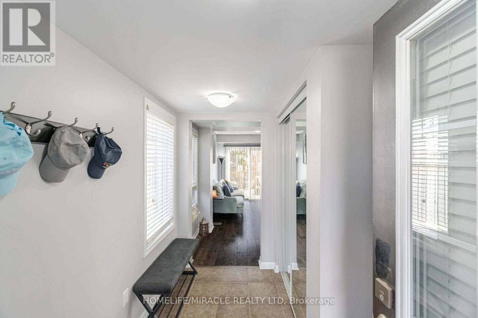 41 Ashen Tree Lane, Brampton, Ontario L7A 0T1 - Photo 5 - W12541824