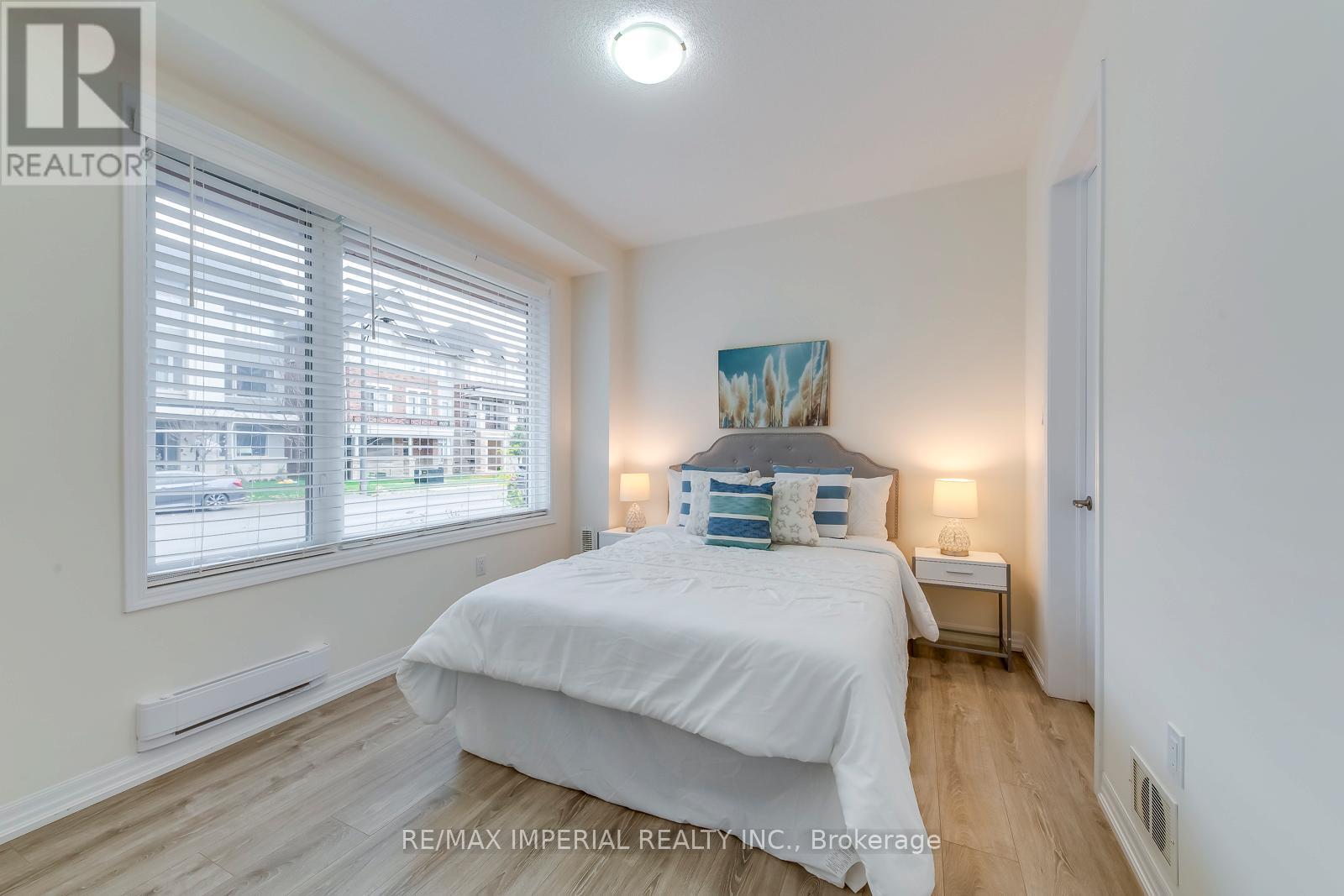 3334 Carding Mill Trail, Oakville, Ontario  L6M 1R7 - Photo 7 - W12498648