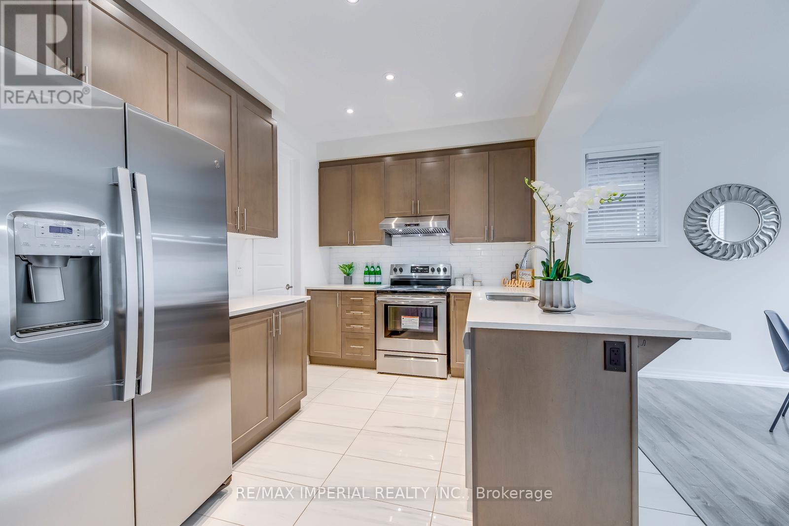 3334 Carding Mill Trail, Oakville, Ontario  L6M 1R7 - Photo 17 - W12498648