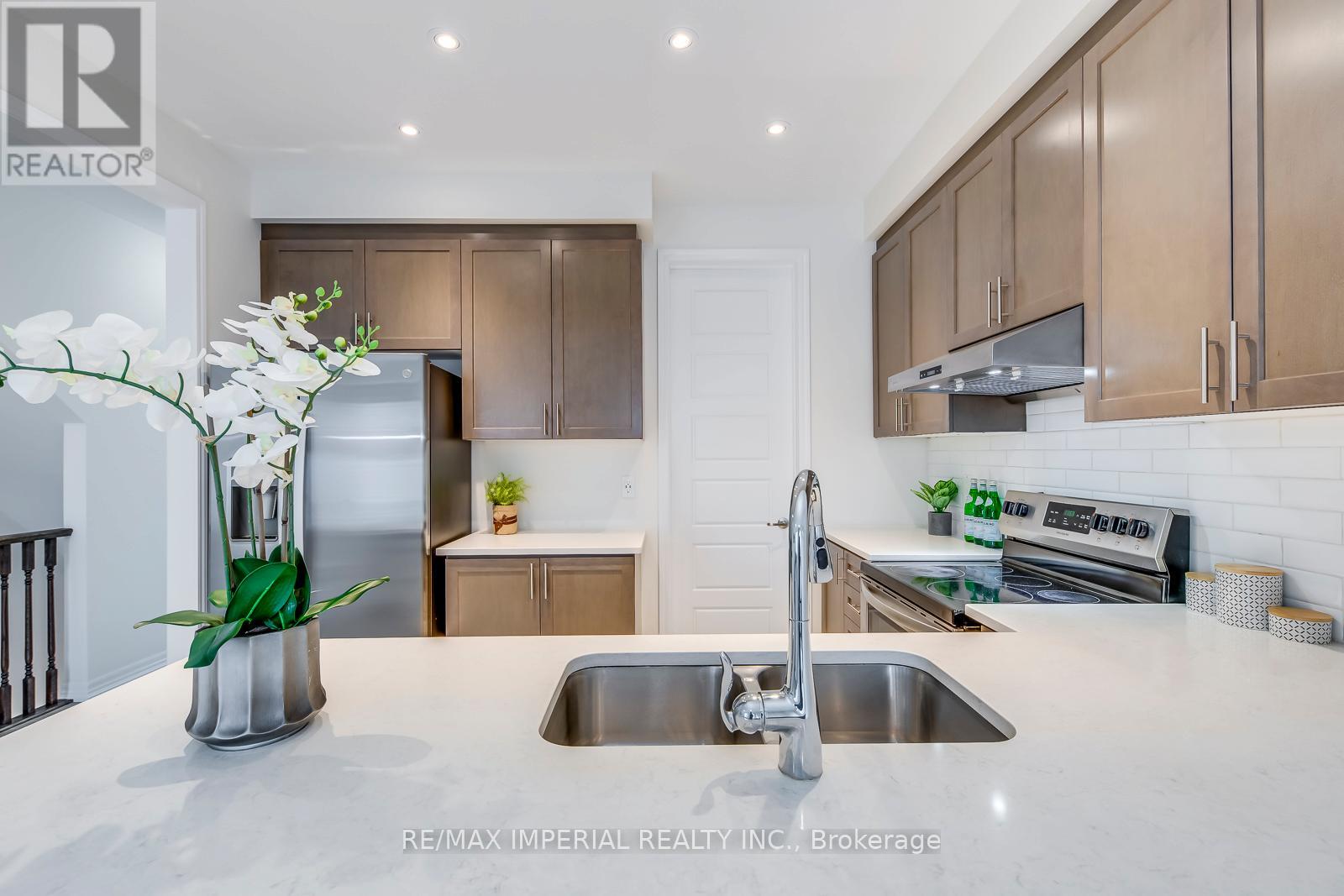 3334 Carding Mill Trail, Oakville, Ontario  L6M 1R7 - Photo 21 - W12498648