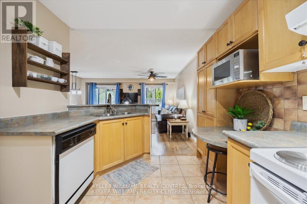 11 Snedden Avenue, Aurora, Ontario  L4G 7J6 - Photo 6 - N12541778